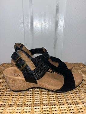 VIONIC Kaytie T-Strap Wedge Sandal